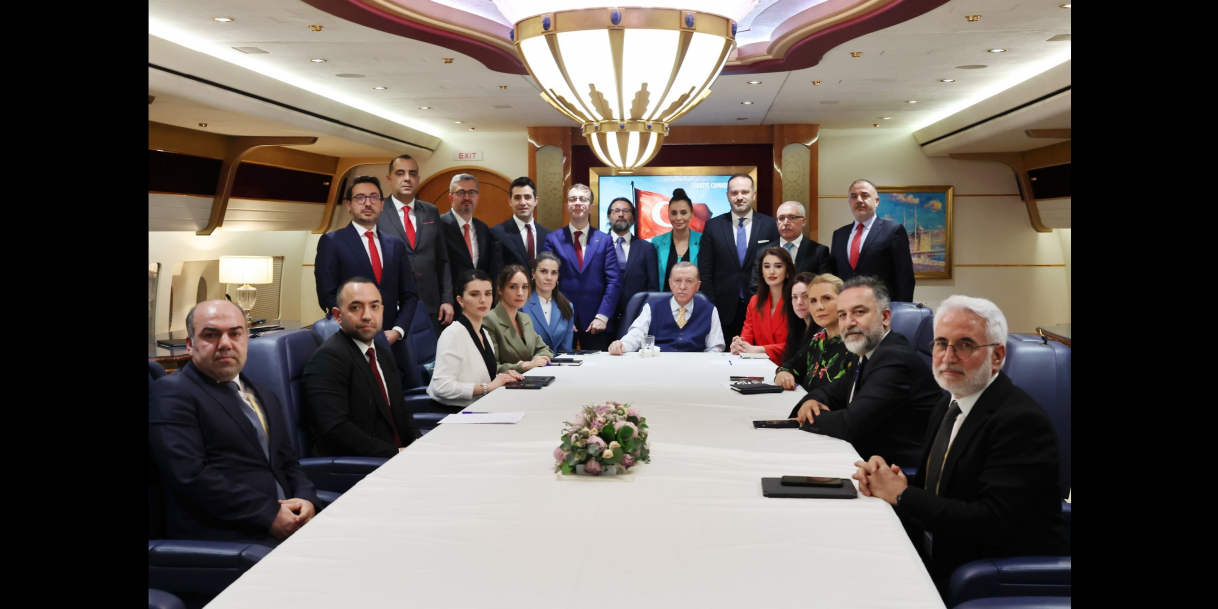 Cumhurbaşkanı Erdoğan, BAE ve Mısır ziyareti dönüşünde uçakta gazetecilere konuştu